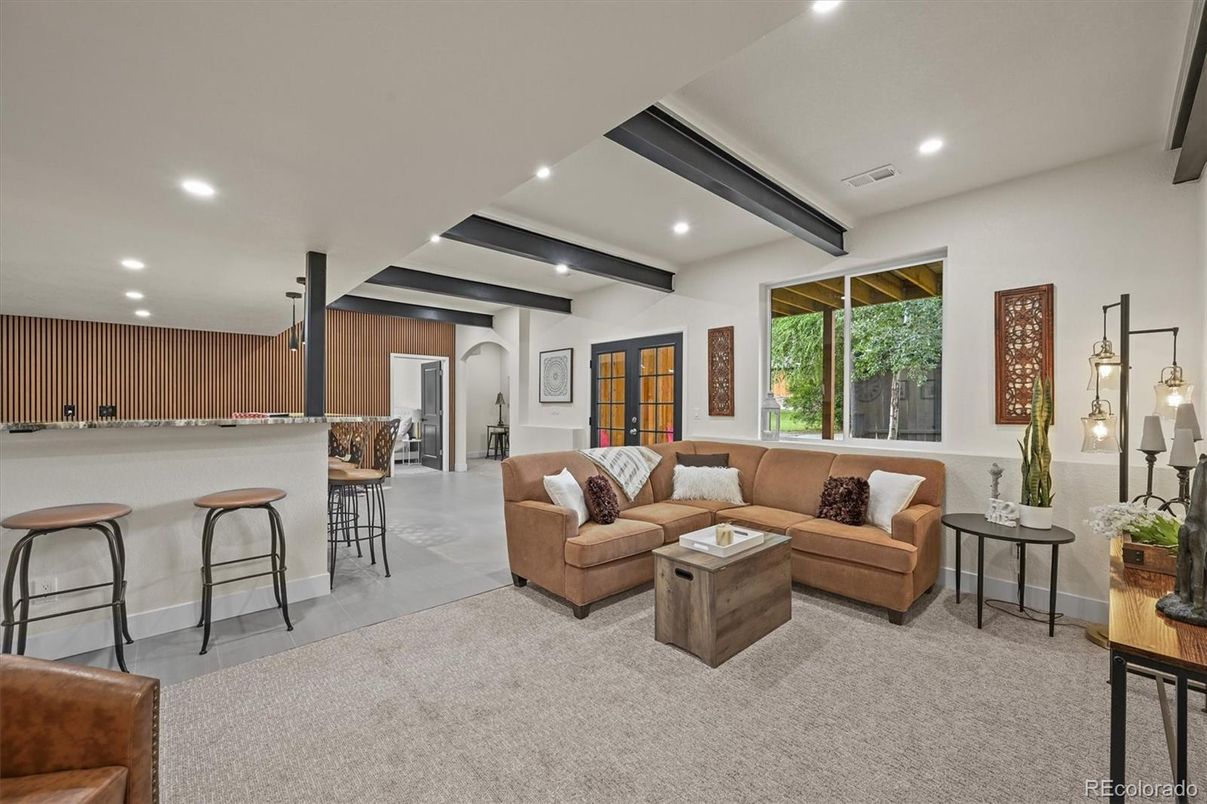 Interior, Living room, Pendant Lights, Recessed Lighting