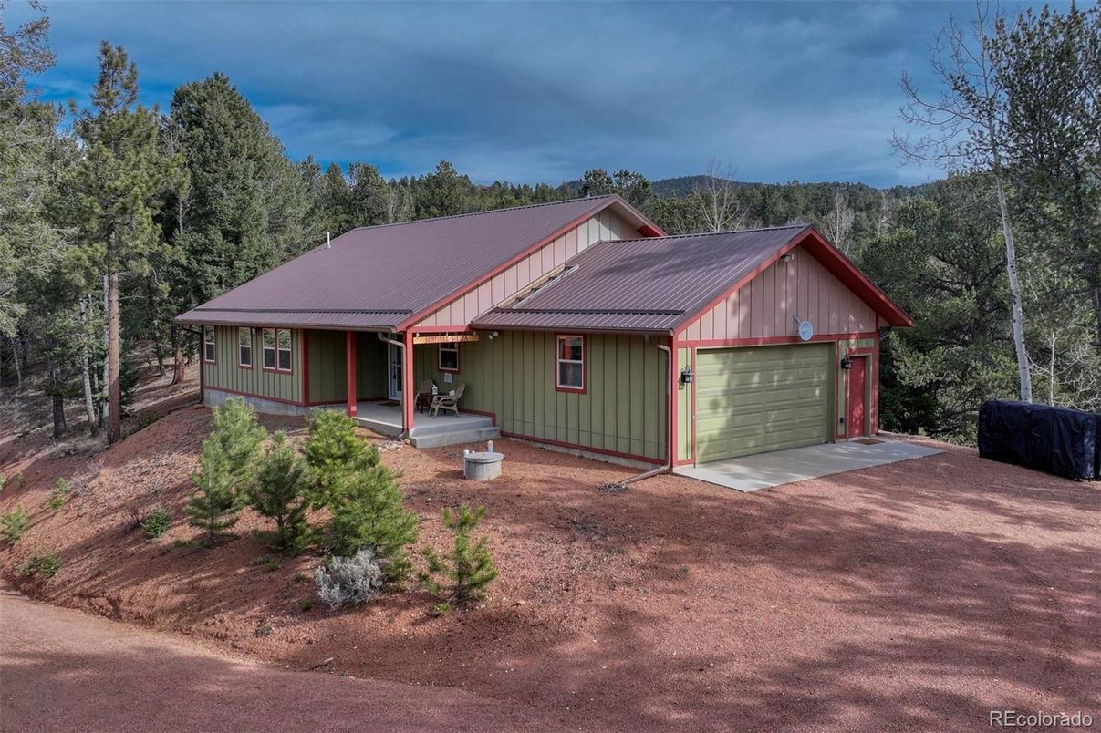 Attached, Exterior, Facade, Ranch