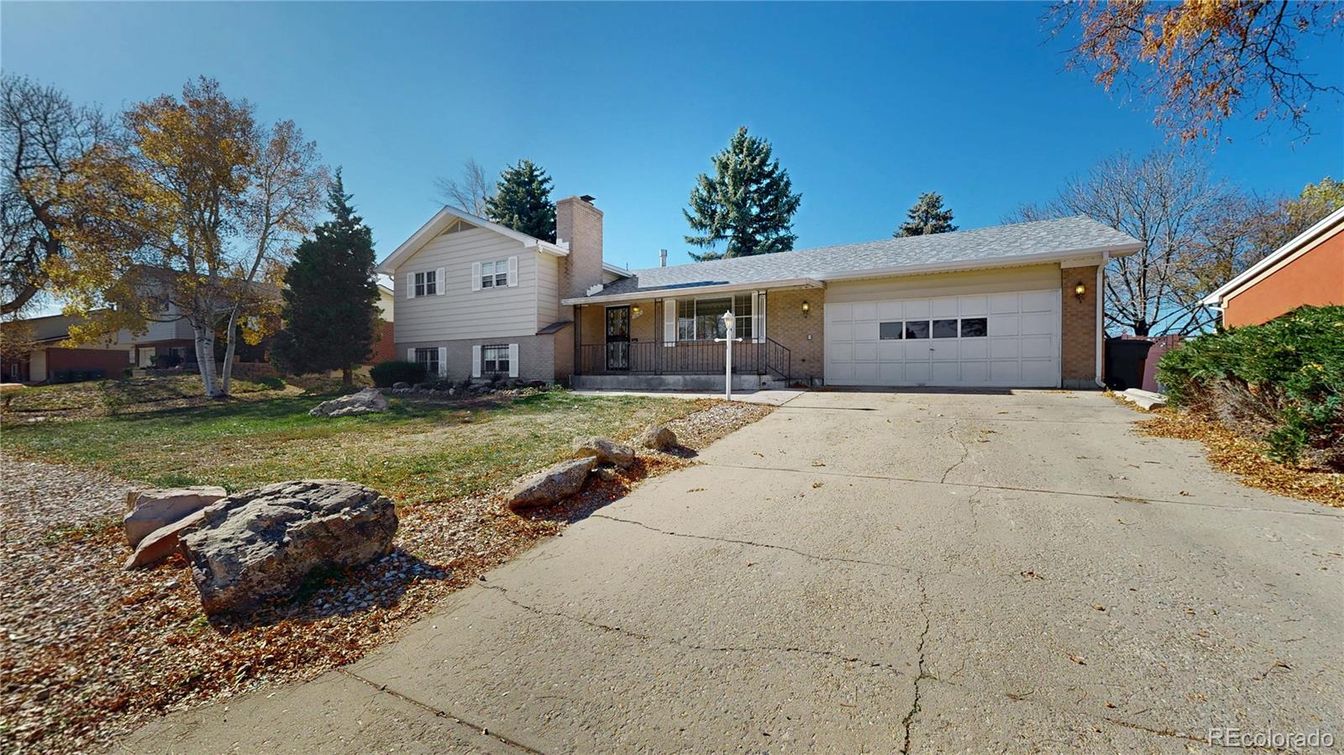 Attached, Backyard, Exterior, Facade, Split Level