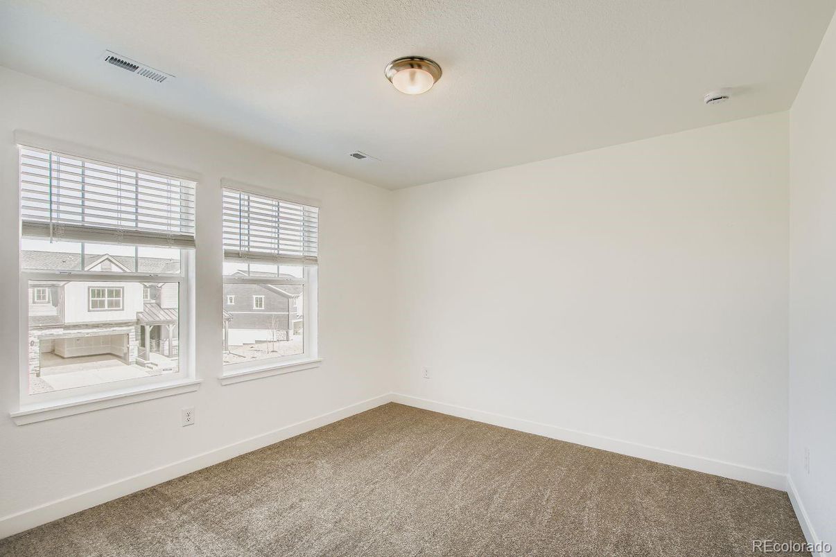 Empty room, Interior