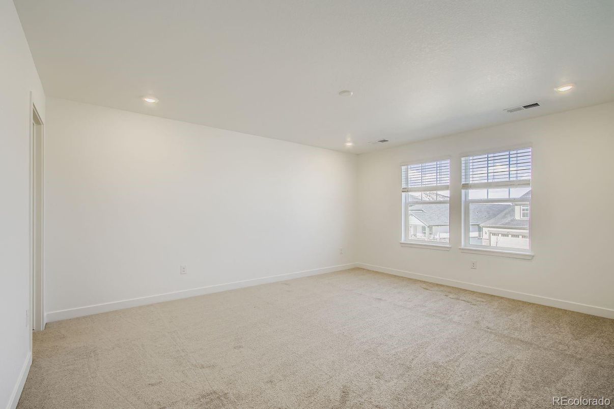 Empty room, Interior, Recessed Lighting