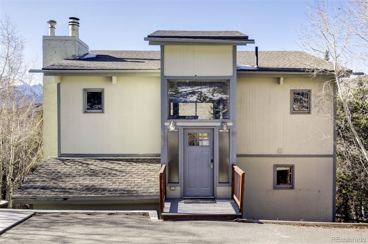 Exterior, Facade, Modern