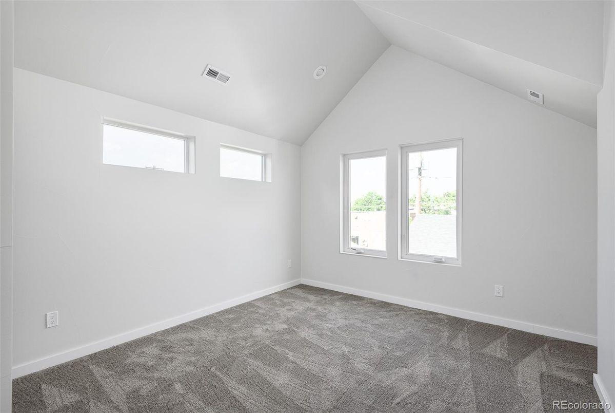 Empty room, Interior