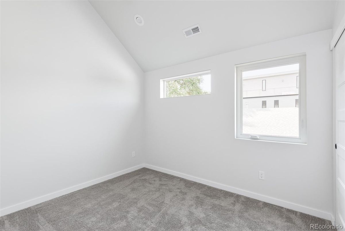 Empty room, Interior