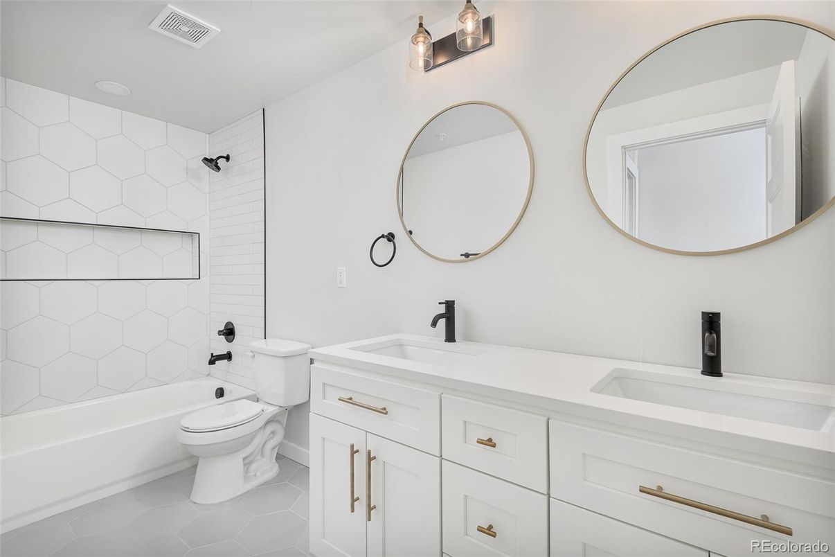 Bathroom, Dual Sink Vanities, Interior