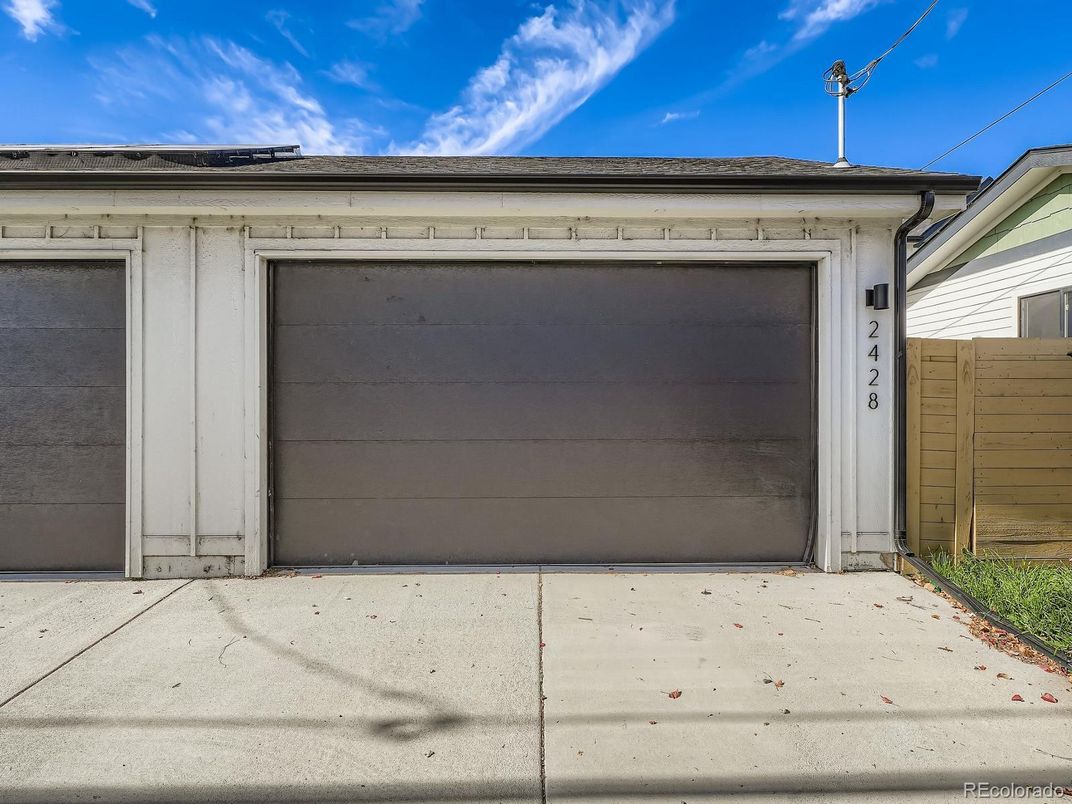 Detached Garage, Exterior