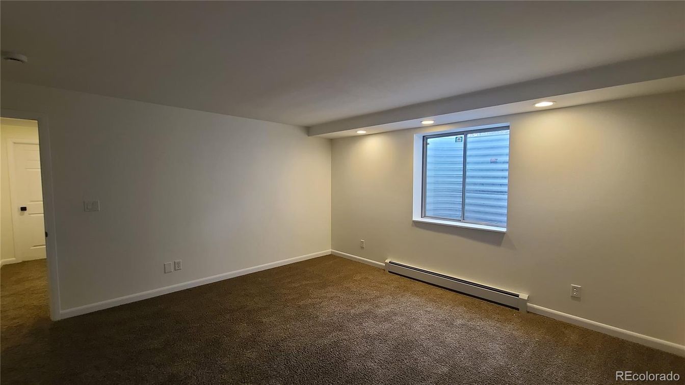 Empty room, Interior, Recessed Lighting