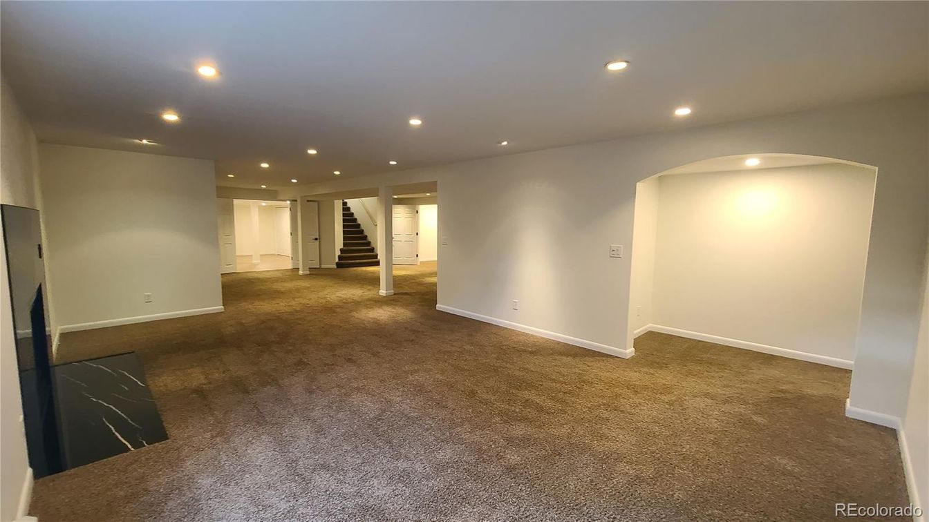 Empty room, Interior, Recessed Lighting