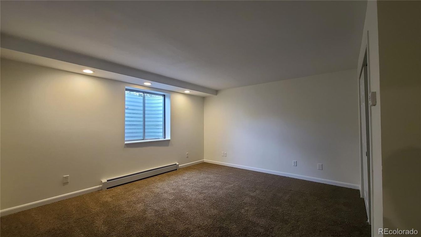 Empty room, Interior, Recessed Lighting