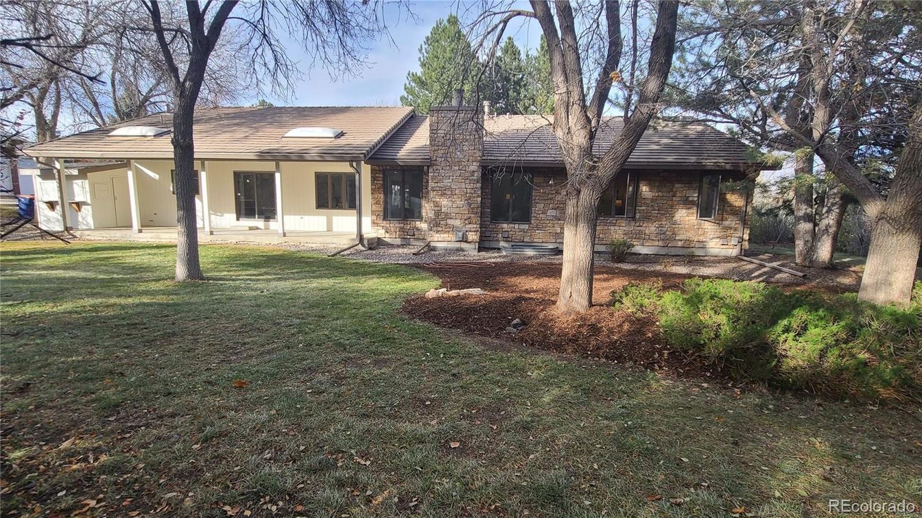 Backyard, Exterior, Facade, Brick Facade, Ranch