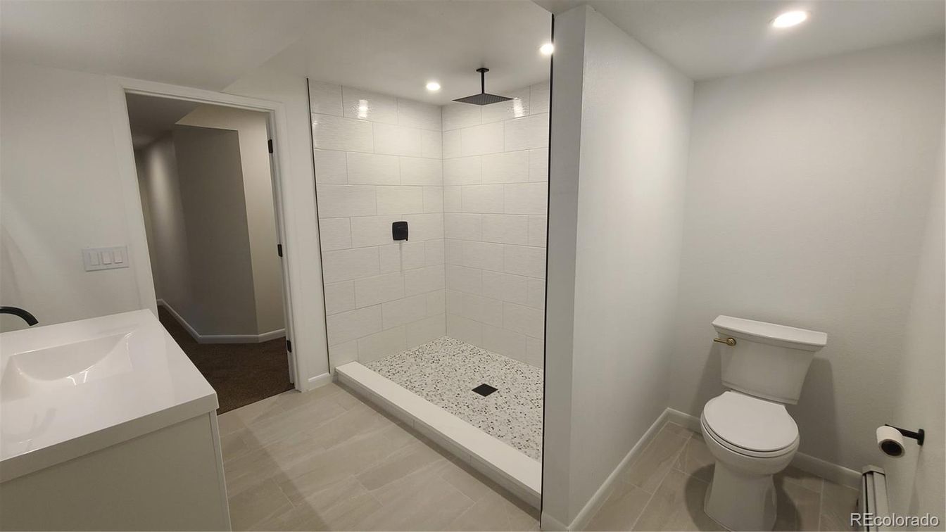 Bathroom, Interior, Recessed Lighting