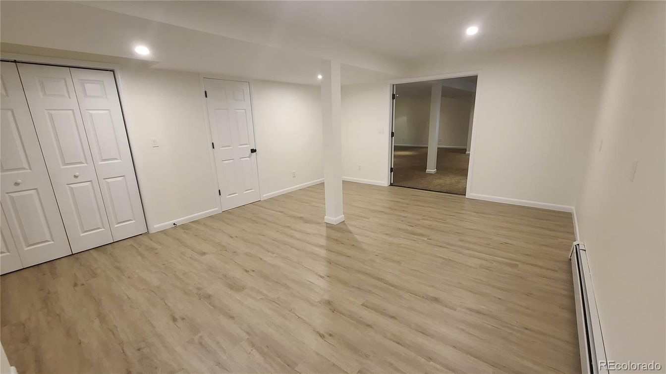 Empty room, Interior, Recessed Lighting, Wood Texture Flooring