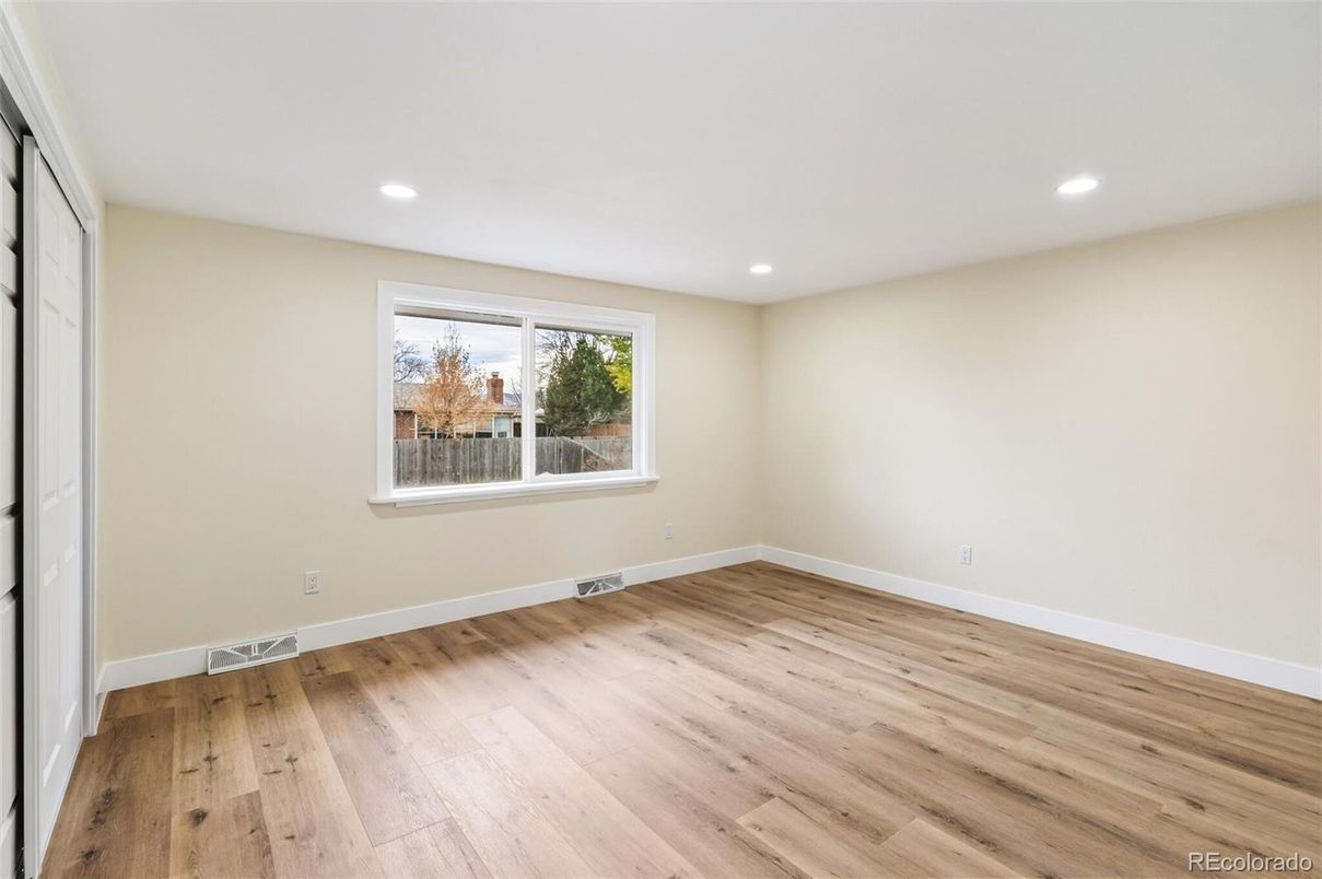 Empty room, Interior, Recessed Lighting, Wood Texture Flooring