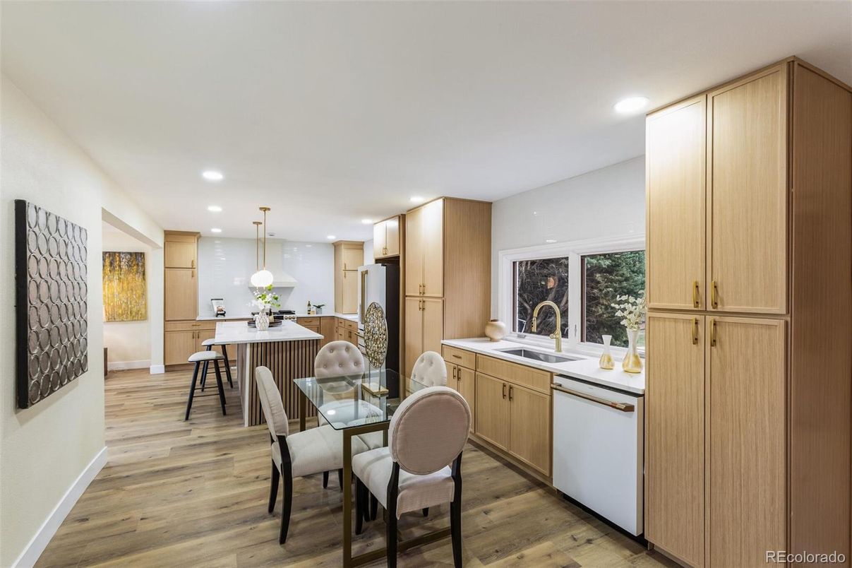 Dining room, Interior, Kitchen, Pendant Lights, Recessed Lighting, Wood Texture Flooring