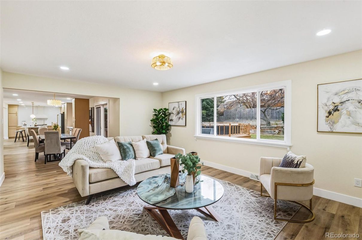 Dining room, Interior, Living room, Pendant Lights, Recessed Lighting, Wood Texture Flooring