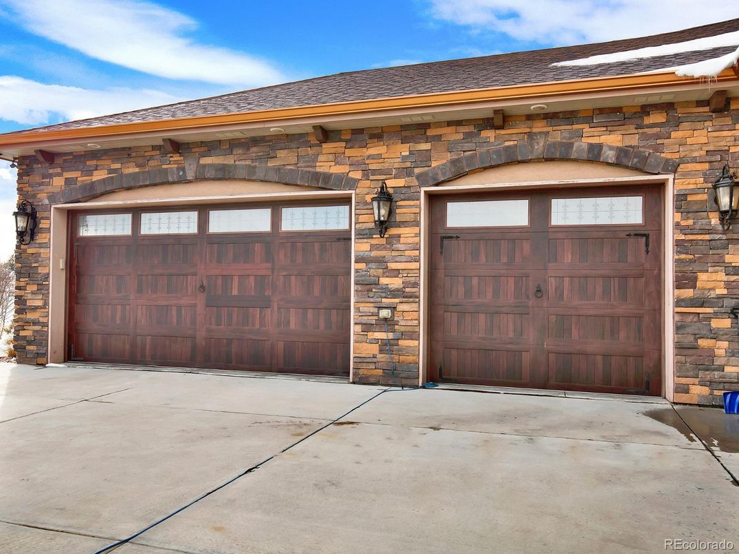 Detached Garage, Exterior