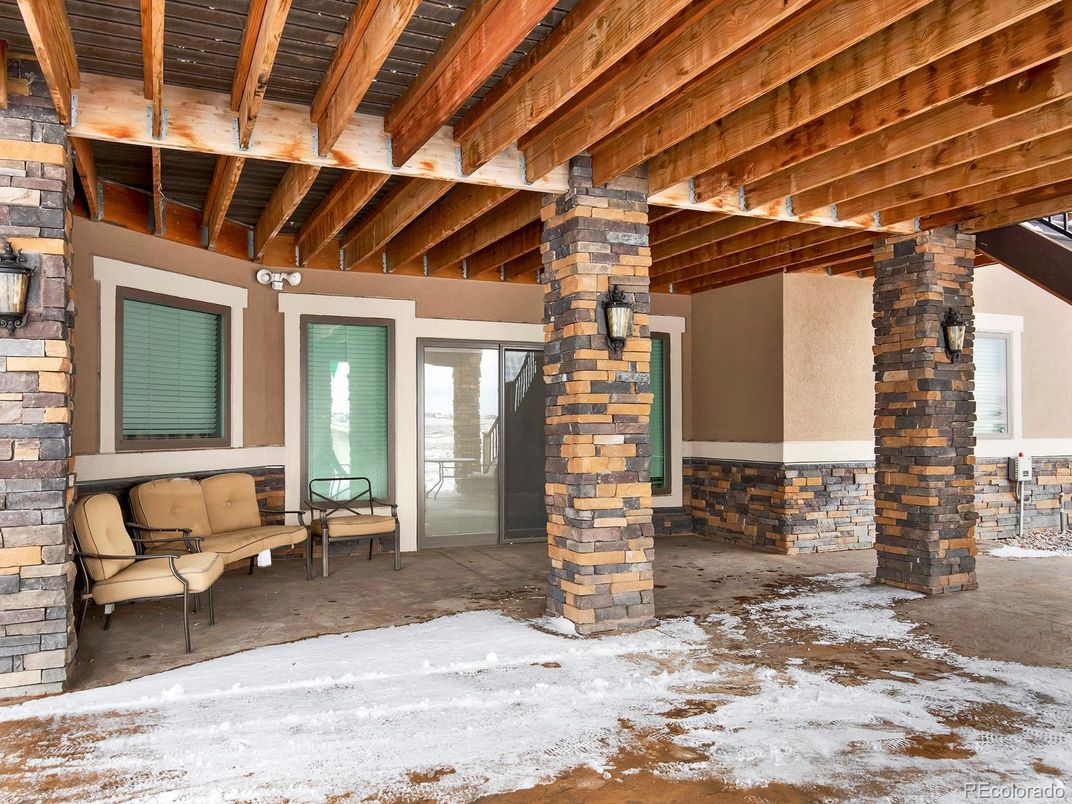 Exterior, Wooden Beams