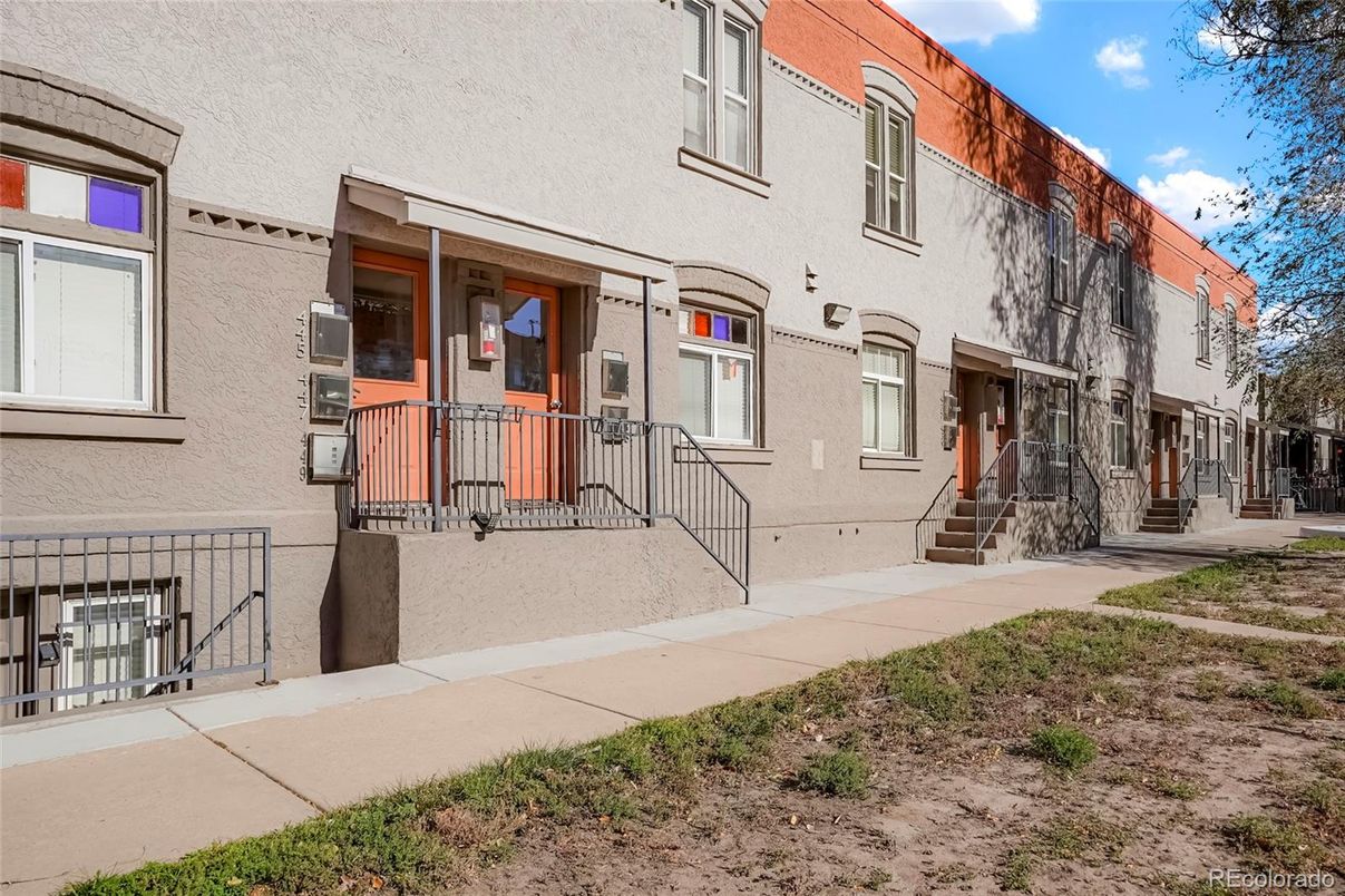 Exterior, Facade, Rowhouse