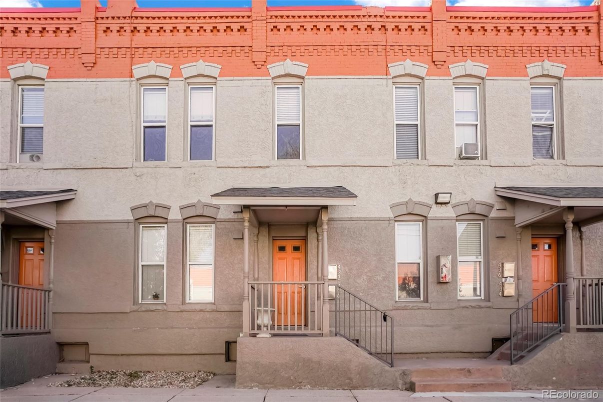 Exterior, Facade, Rowhouse