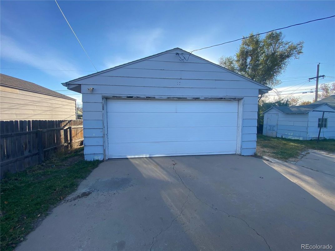 Detached Garage, Exterior