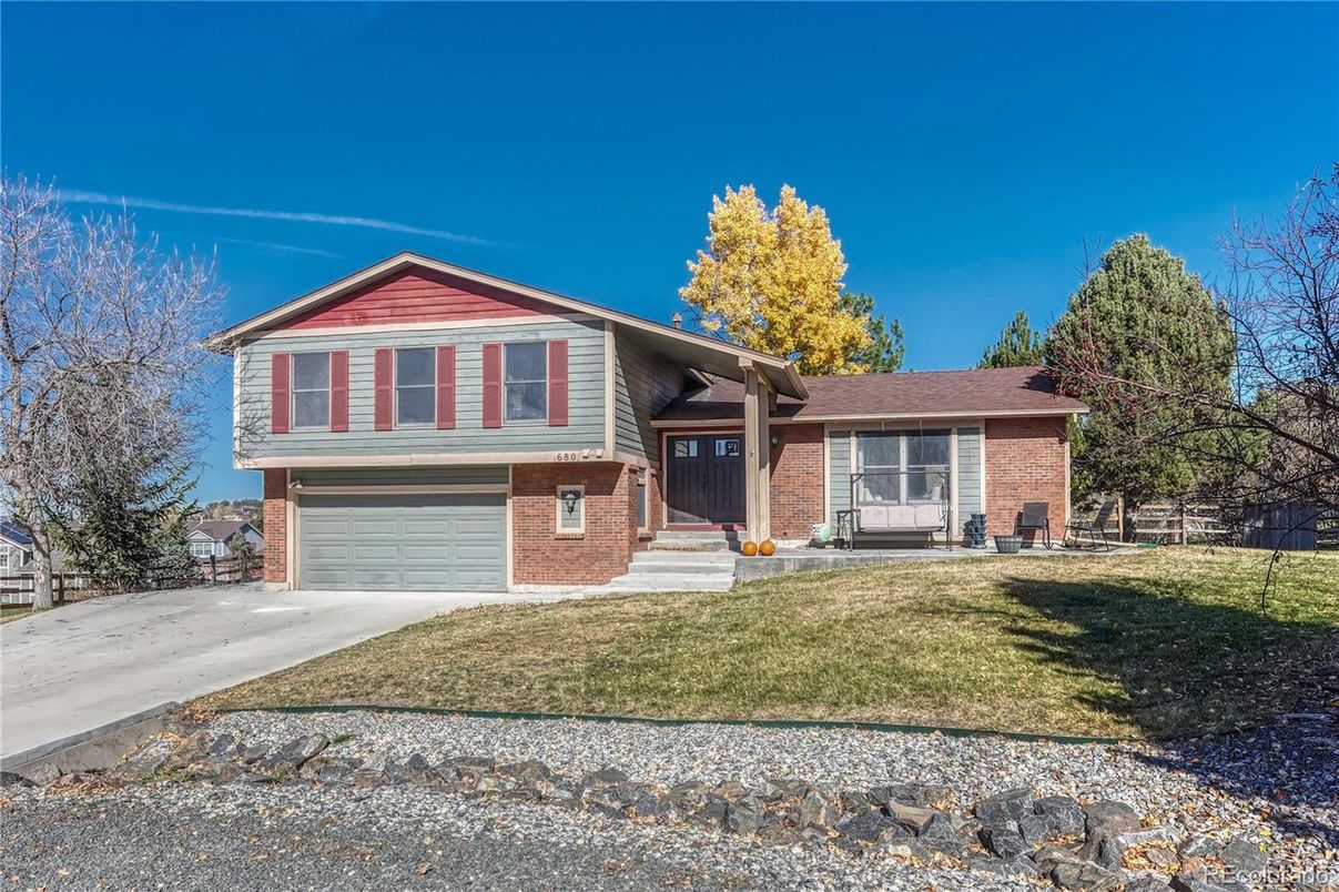 Attached, Exterior, Facade, Brick Facade, Split Level