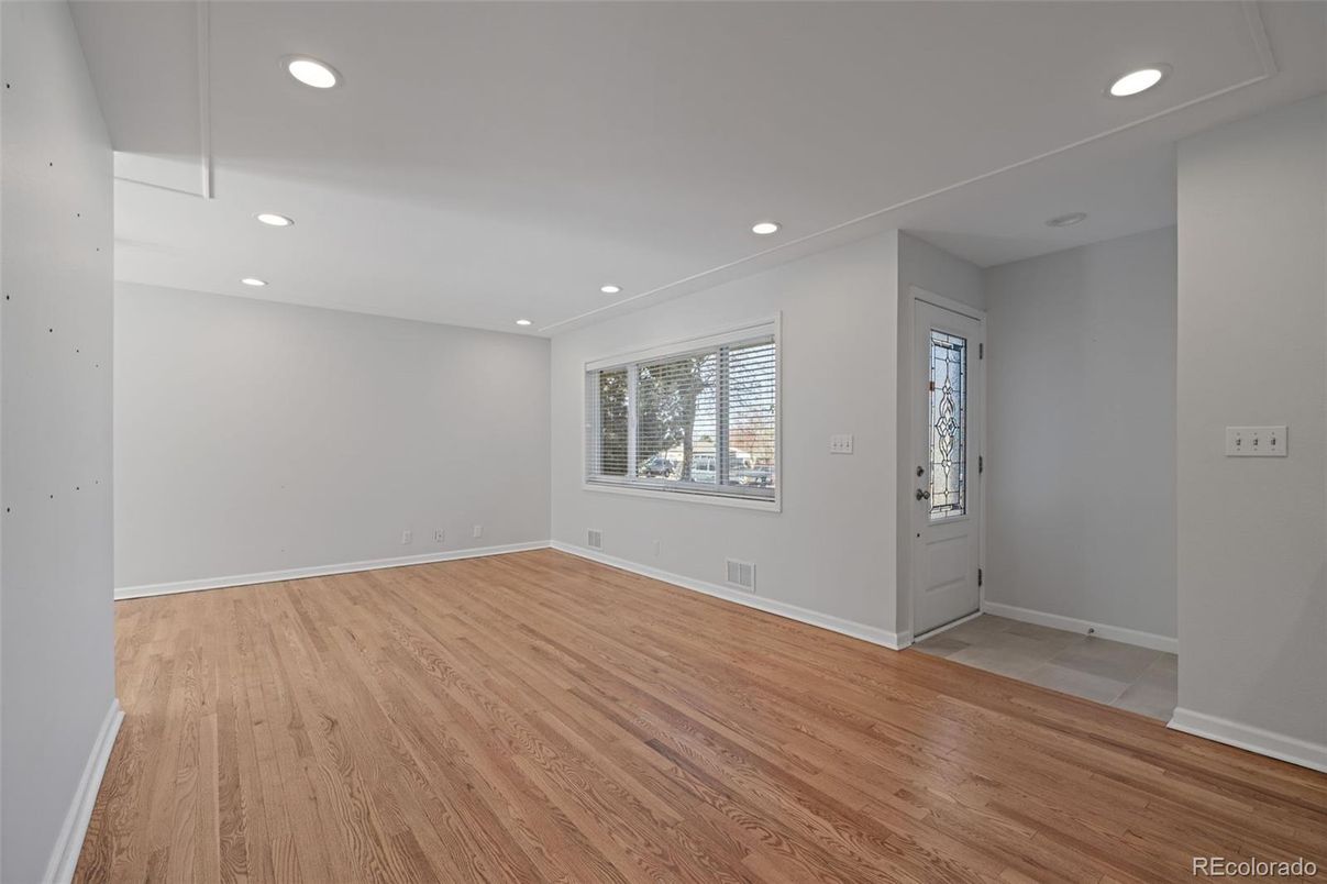 Empty room, Interior, Recessed Lighting, Wood Texture Flooring