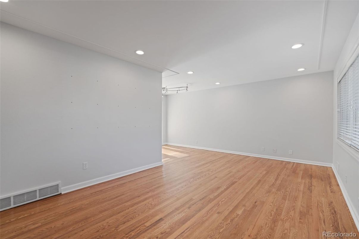 Empty room, Interior, Recessed Lighting, Wood Texture Flooring