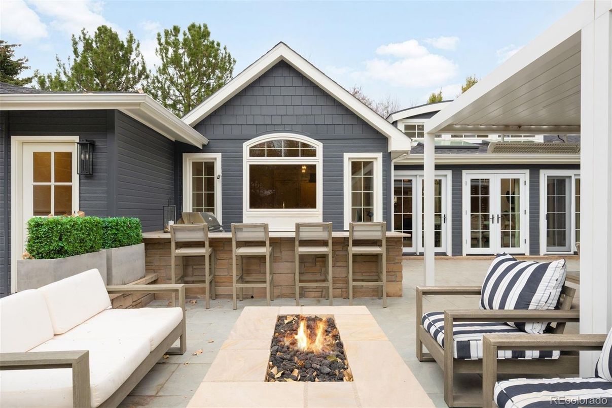 Exterior, Outdoor Kitchen