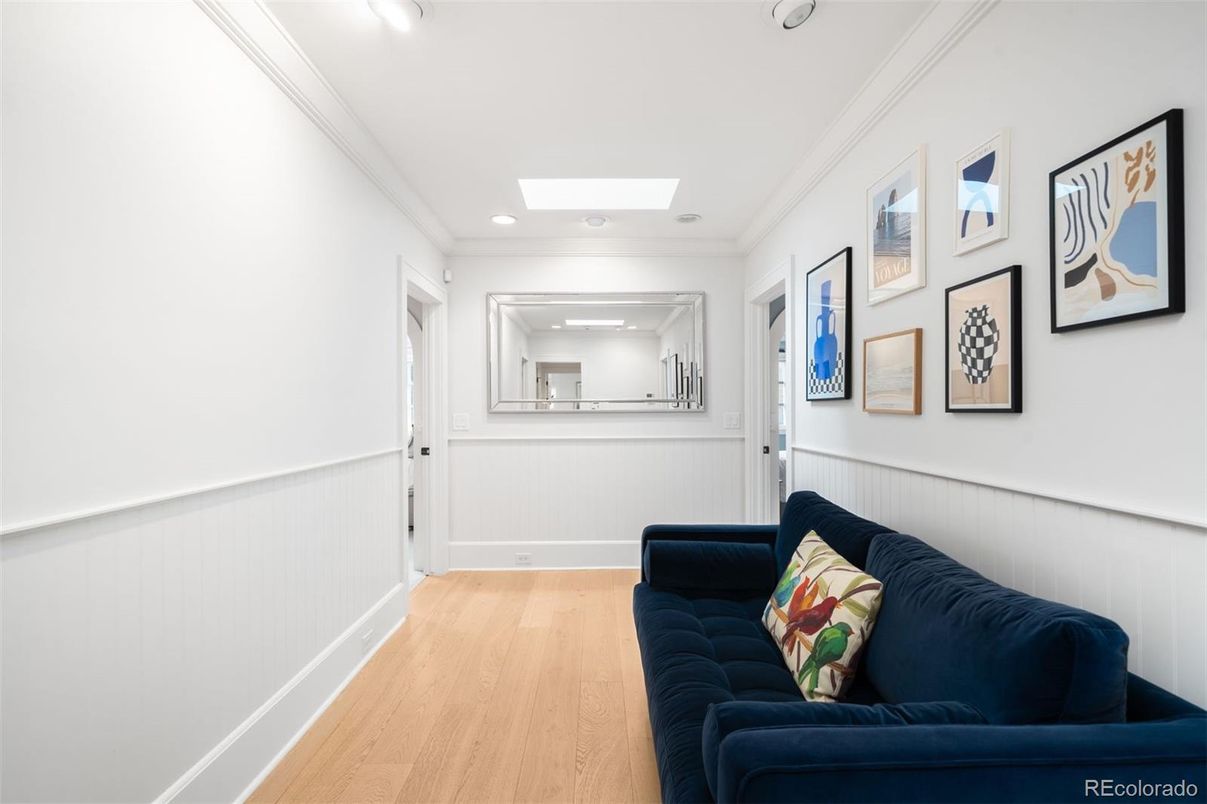 Interior, Recessed Lighting, Wood Texture Flooring