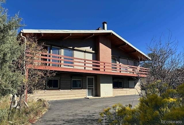 Exterior, Facade, Modern