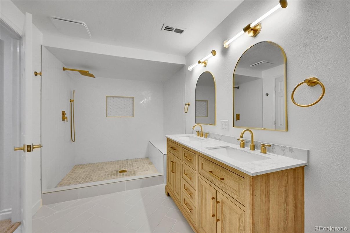 Bathroom, Dual Sink Vanities, Interior