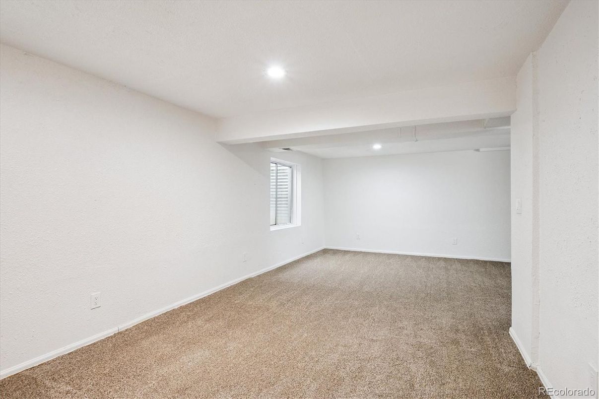 Empty room, Interior, Recessed Lighting