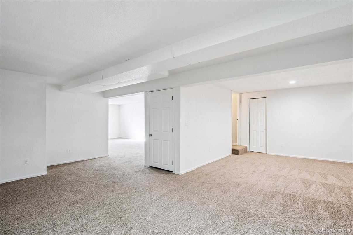 Empty room, Interior, Recessed Lighting