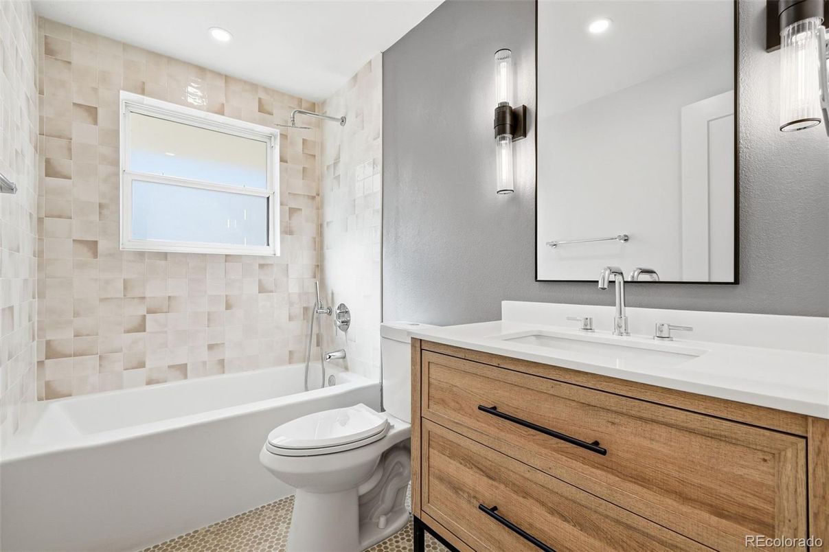 Bathroom, Interior, Recessed Lighting