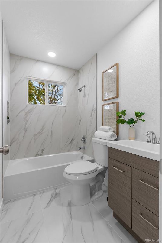 Bathroom, Interior, Marble, Marble Walls, Recessed Lighting