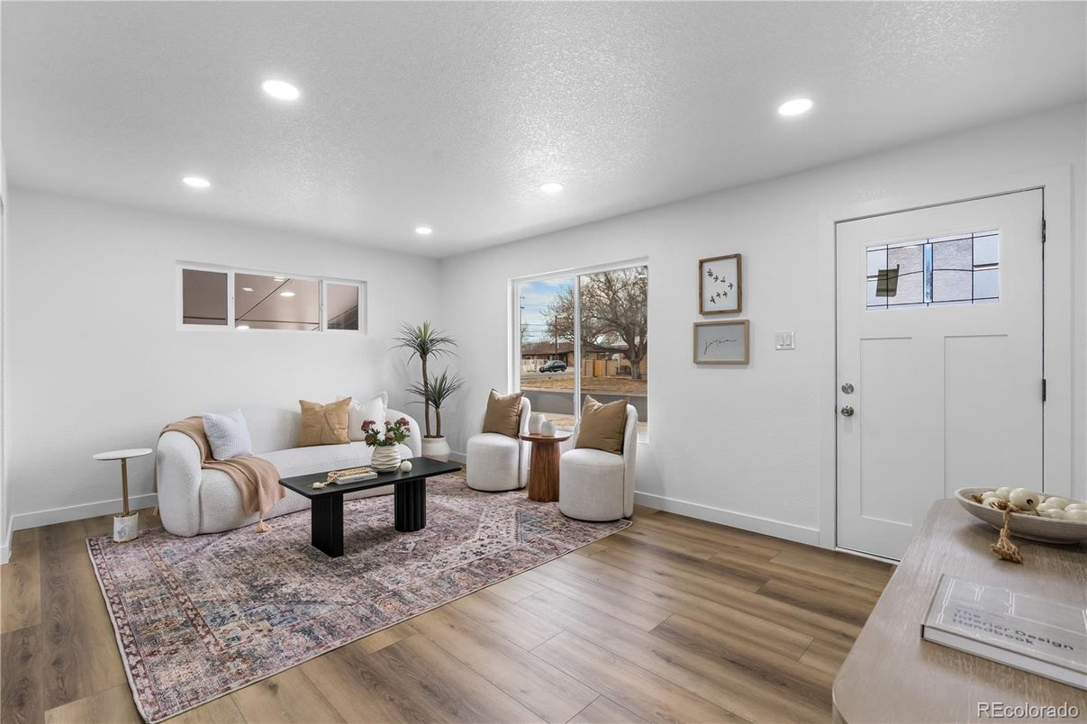 Interior, Living room, Recessed Lighting, Wood Texture Flooring