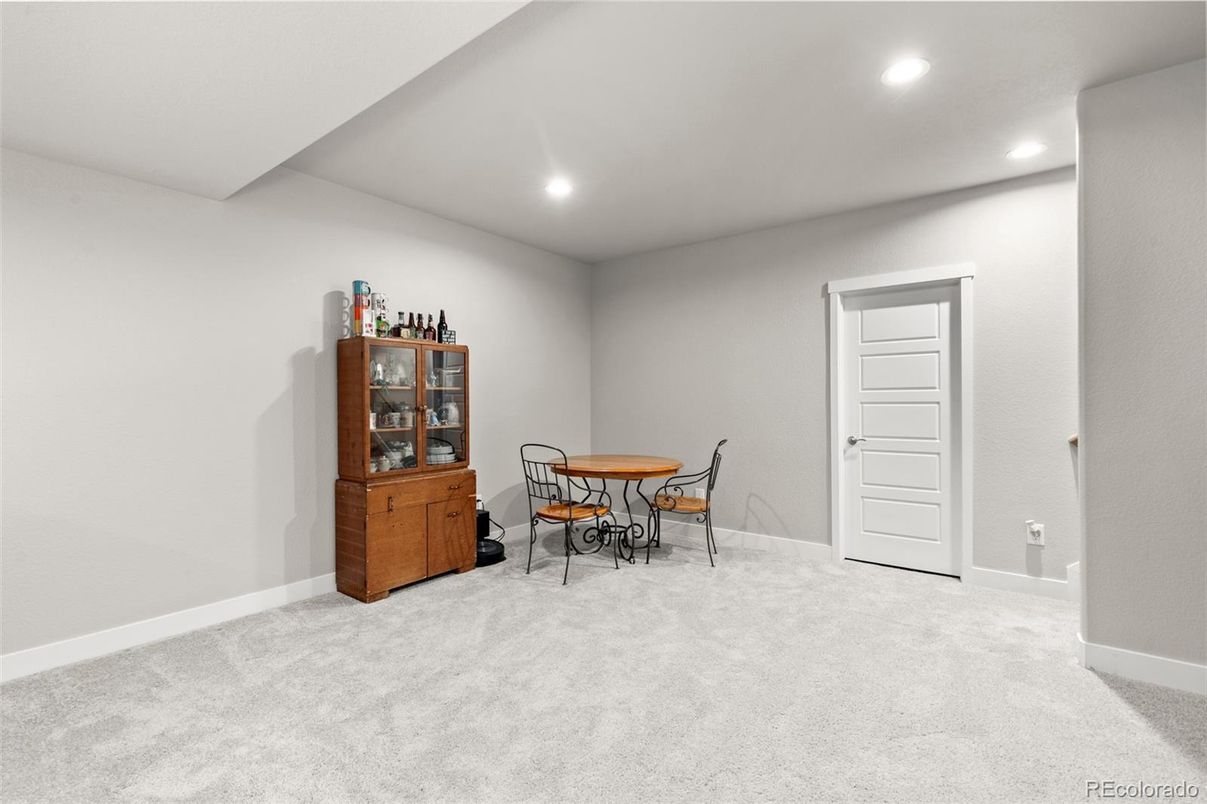 Dining room, Interior, Recessed Lighting
