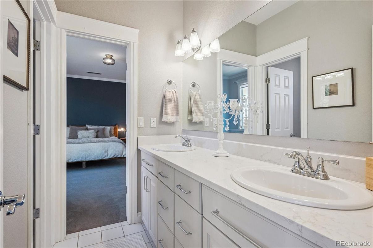 Bathroom, Bedroom, Dual Sink Vanities, Interior