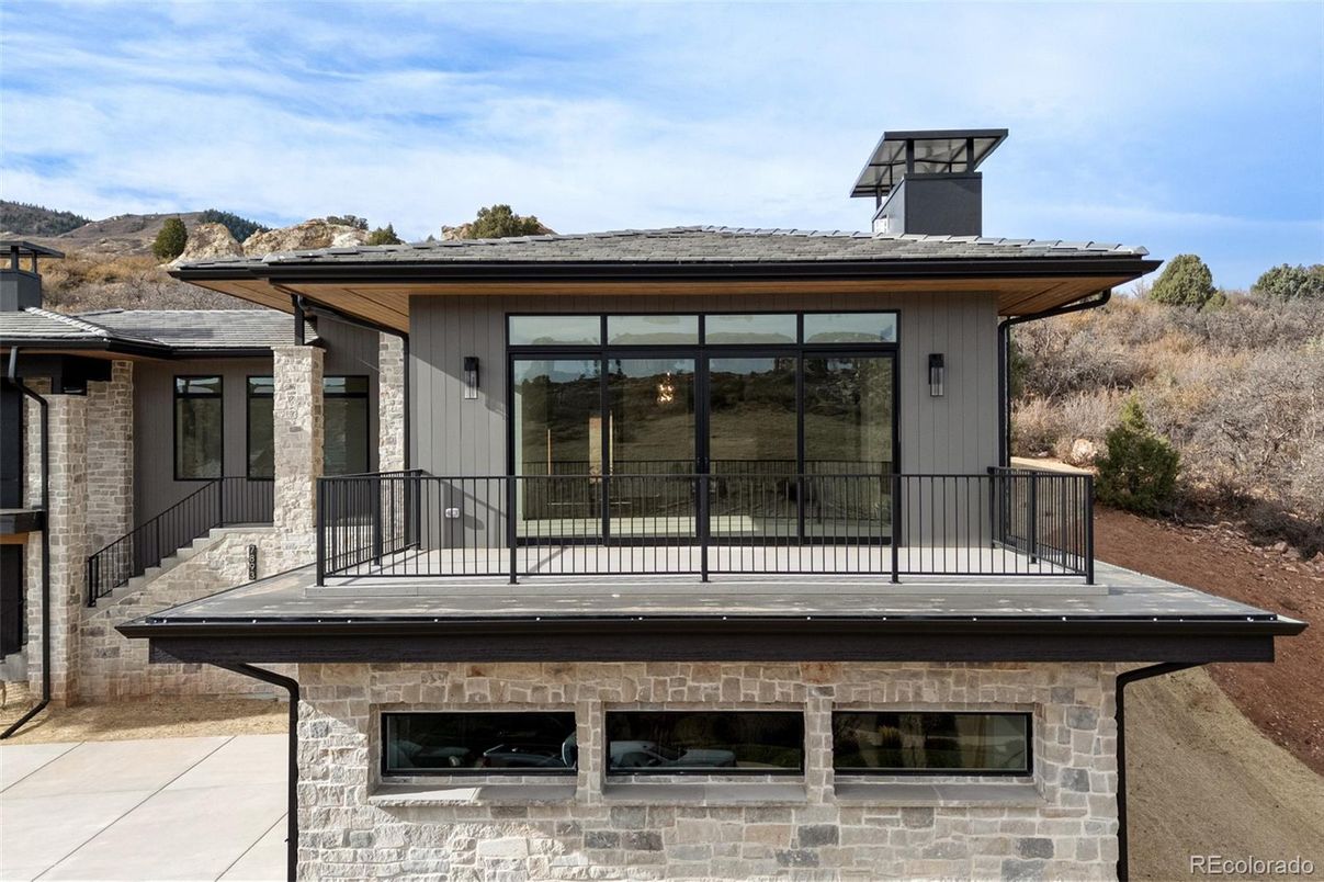 Exterior, Facade, Modern