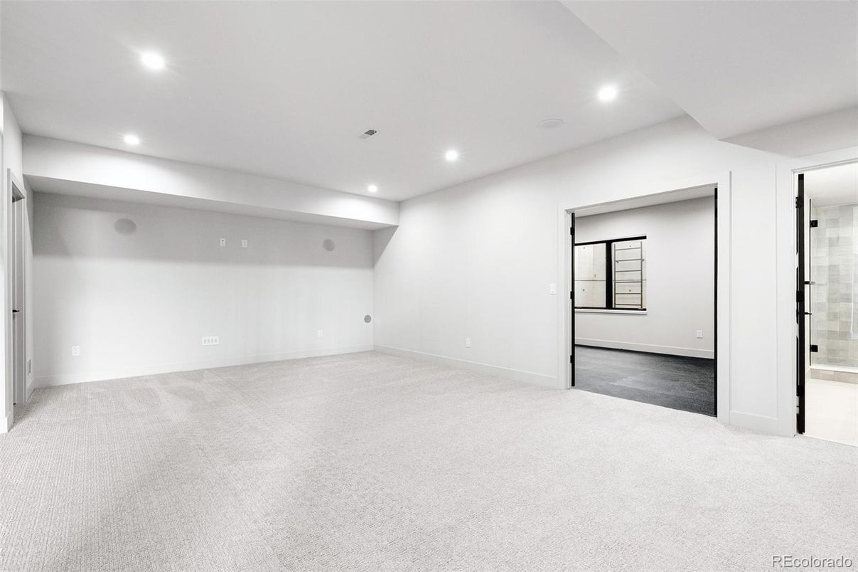 Empty room, Interior, Recessed Lighting