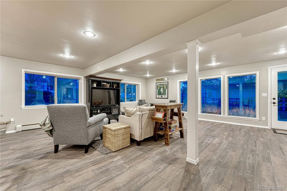 Interior, Living room, Recessed Lighting, Wood Texture Flooring