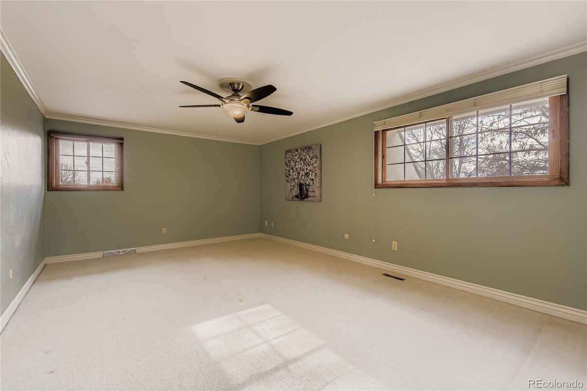 Empty room, Interior