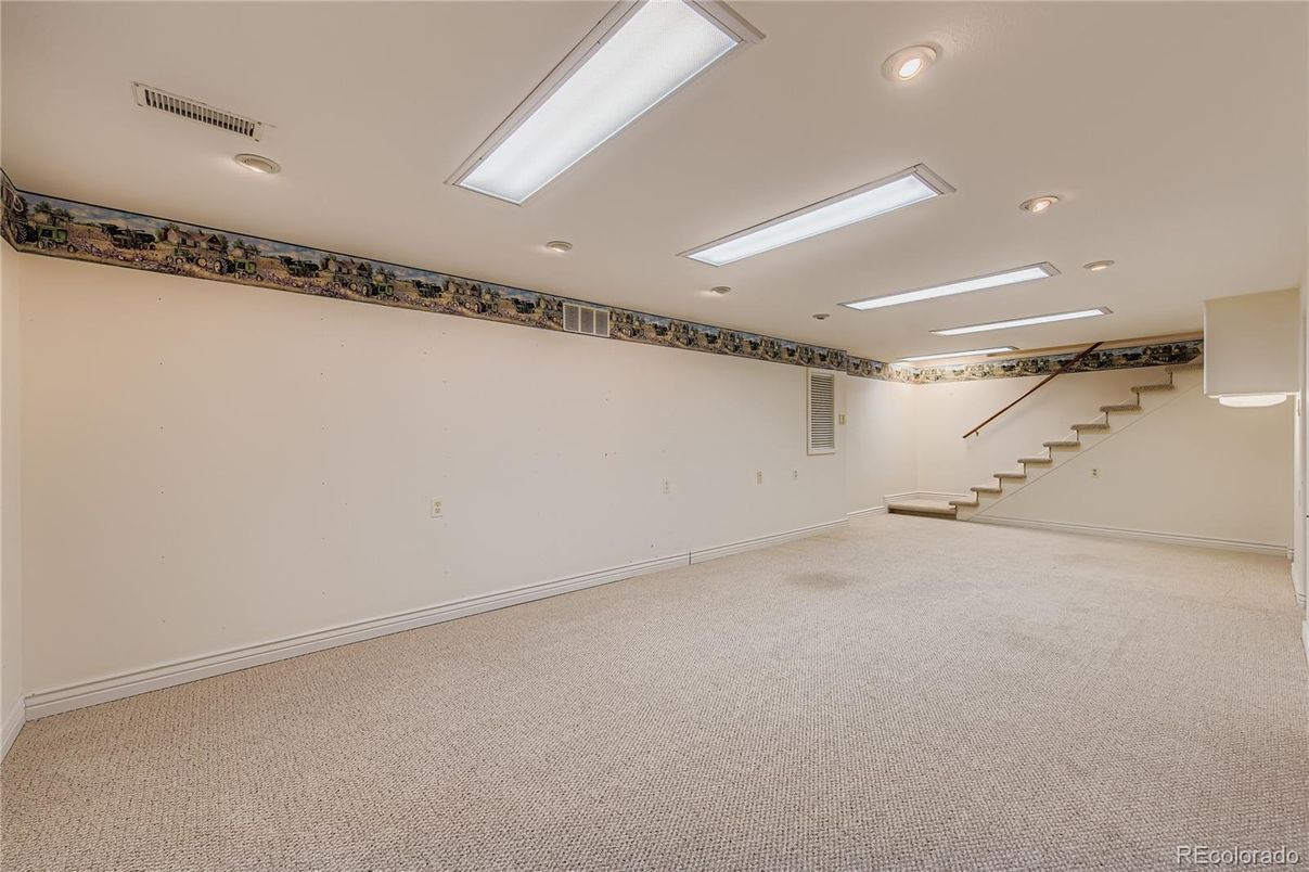 Empty room, Interior, Recessed Lighting
