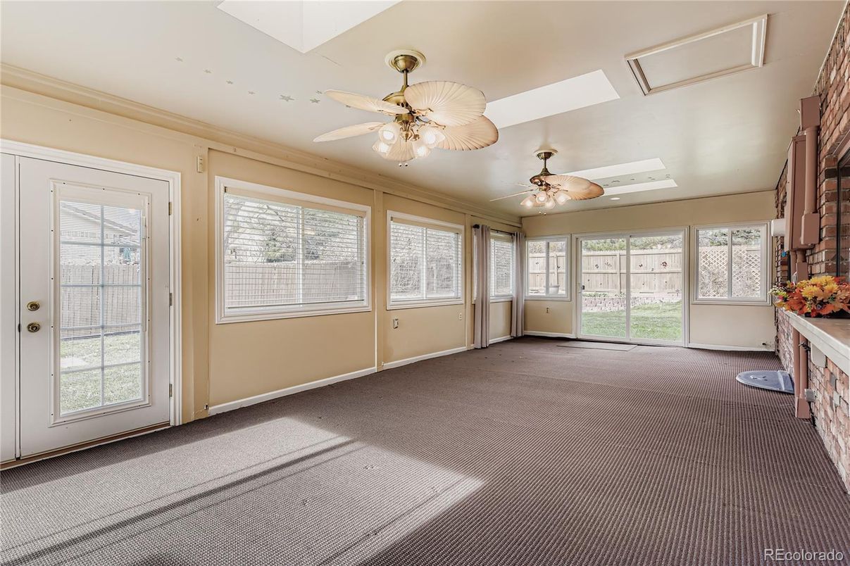 Empty room, Interior