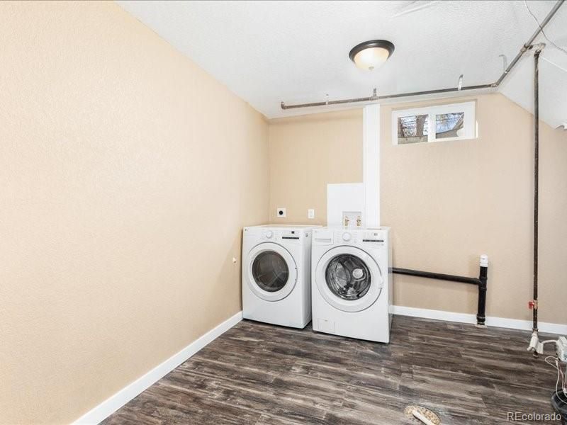 Interior, Washer, Wood Texture Flooring
