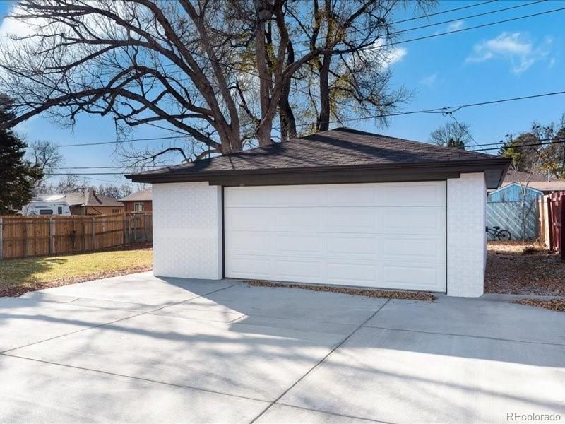 Detached Garage, Exterior