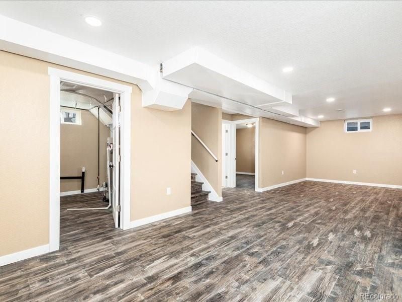 Empty room, Interior, Recessed Lighting, Wood Texture Flooring
