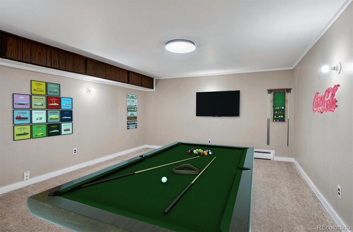 Billiard Table, Game Room, Interior