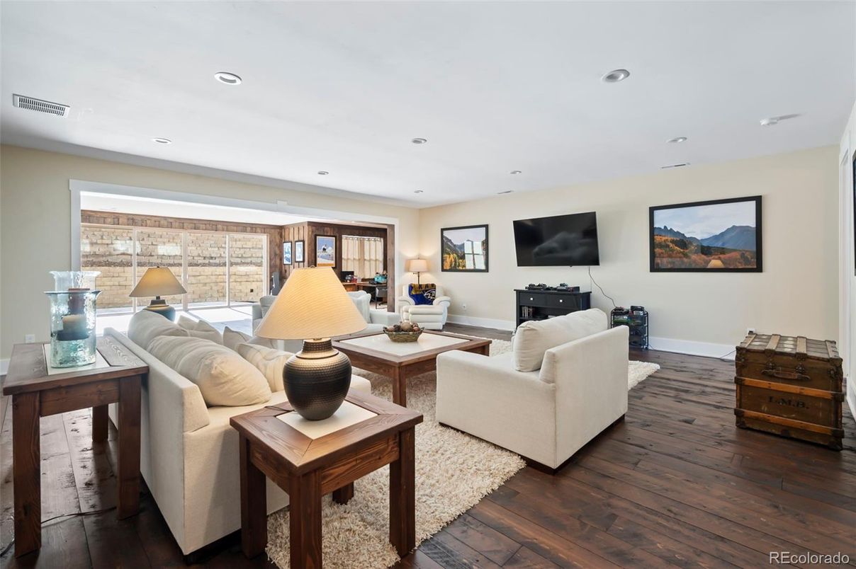 Interior, Living room, Recessed Lighting, Wood Texture Flooring