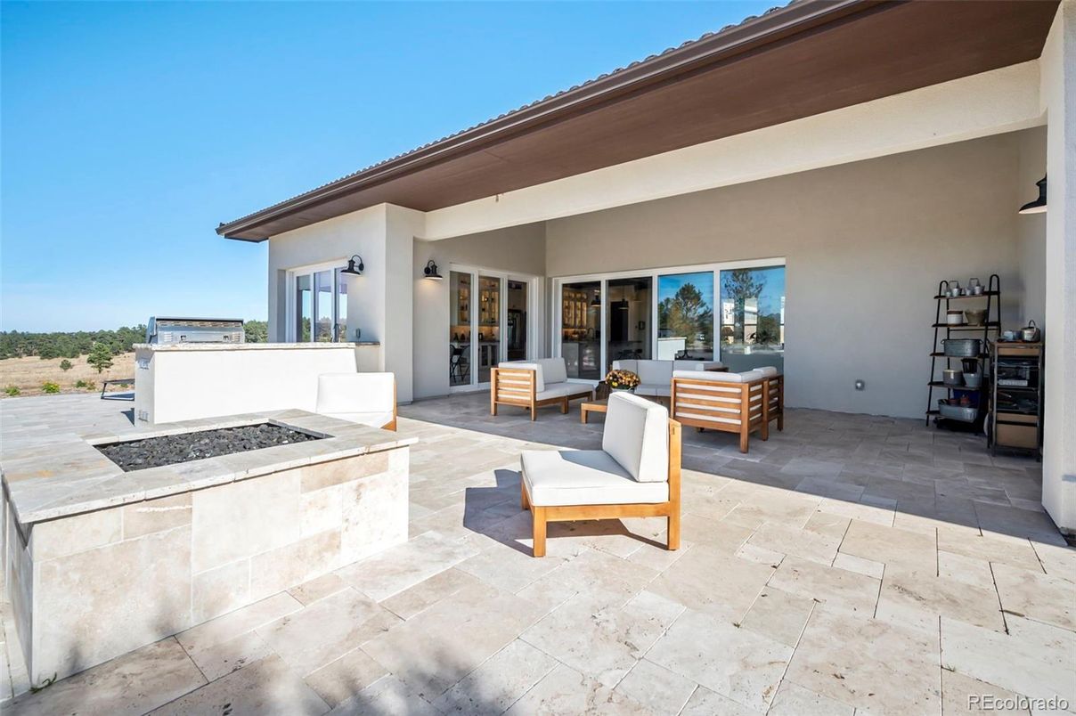 Exterior, Outdoor Kitchen